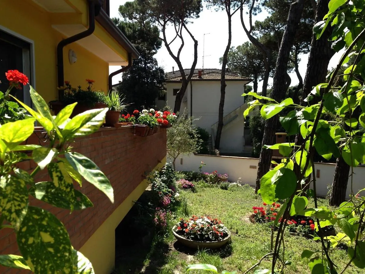Cozy Villa With Large Garden Near The Beach Rosolina Mare