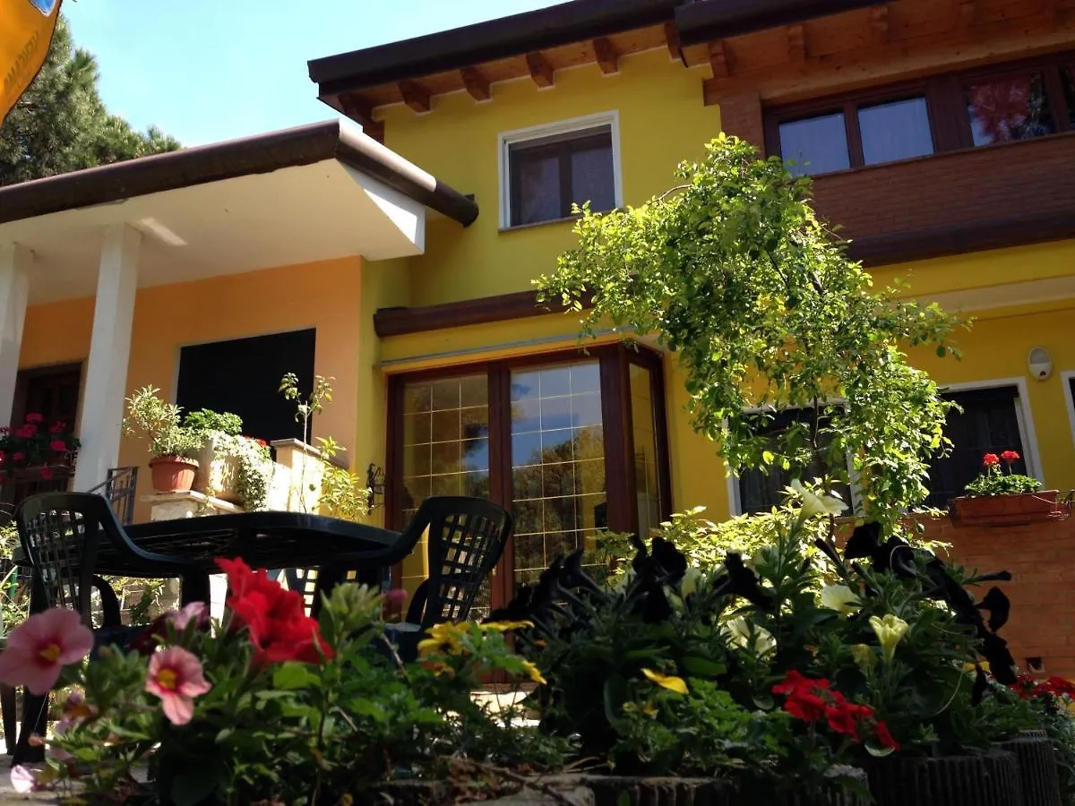 Cozy Villa With Large Garden Near The Beach Rosolina Mare
