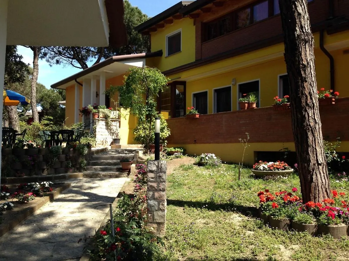 Cozy Villa With Large Garden Near The Beach Rosolina Mare