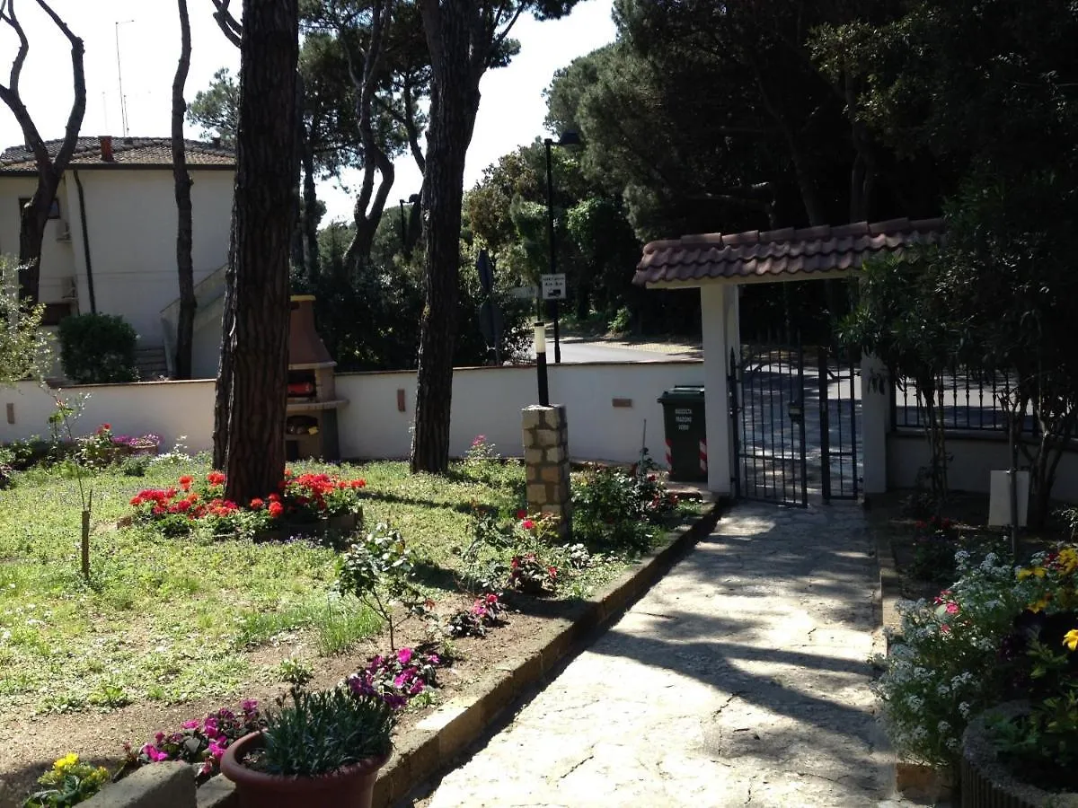 Cozy Villa With Large Garden Near The Beach Rosolina Mare 0*,  Italy